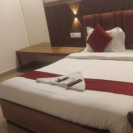 Capital O 69831 Hotel Mount Heera เชนไน ภายนอก รูปภาพ