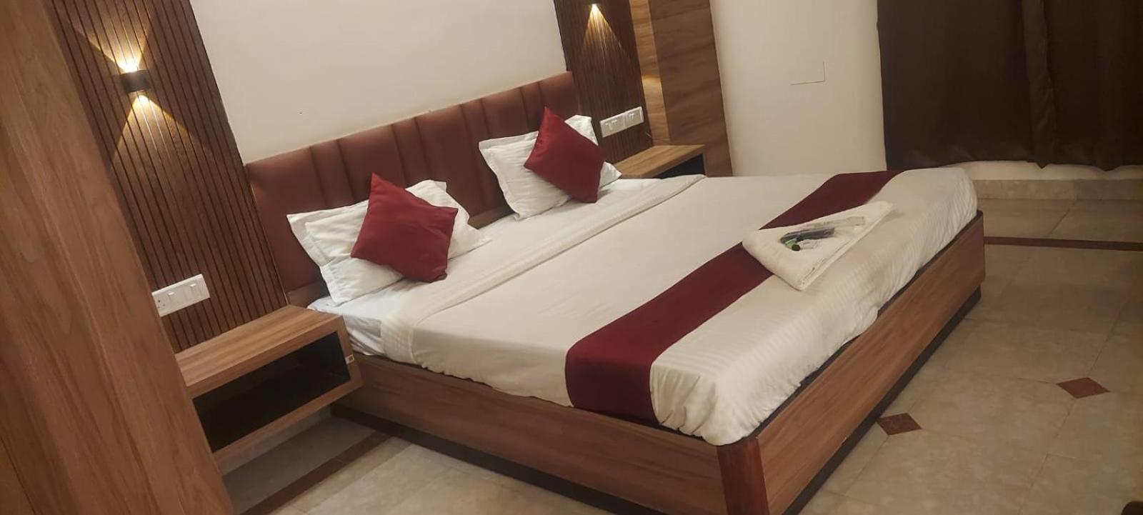 Capital O 69831 Hotel Mount Heera เชนไน ภายนอก รูปภาพ
