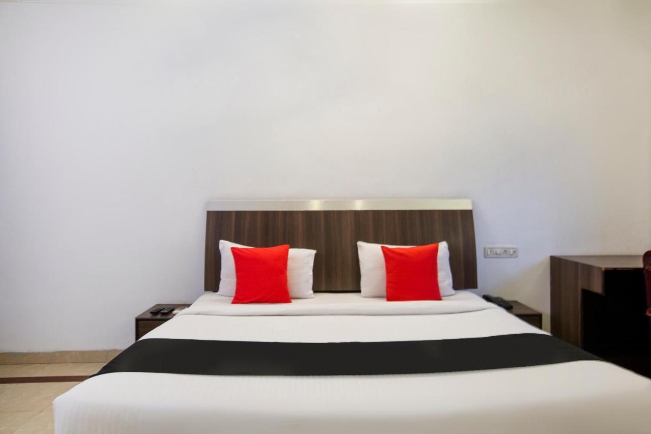 Capital O 69831 Hotel Mount Heera เชนไน ภายนอก รูปภาพ